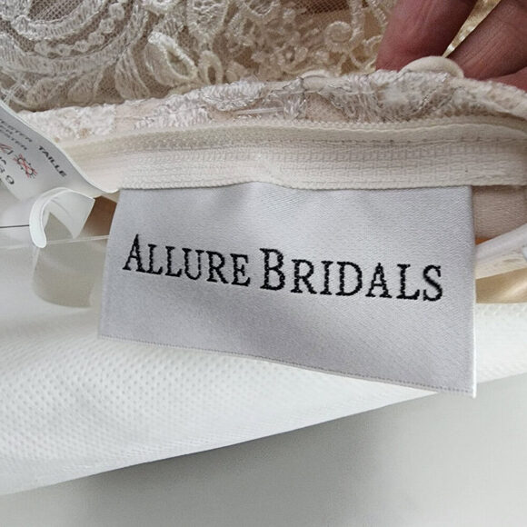 Allure Bridals 9407 Ivory Lace Mermaid Wedding Gown Size 1x-2x - Picture 10 of 11